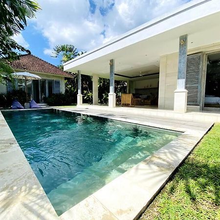 Villa Biru - 500M Batubelig Beach 캉구 외부 사진