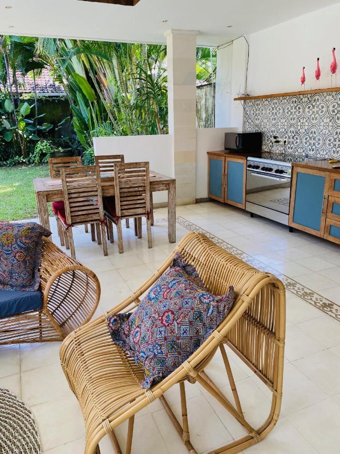 Villa Biru - 500M Batubelig Beach 캉구 외부 사진