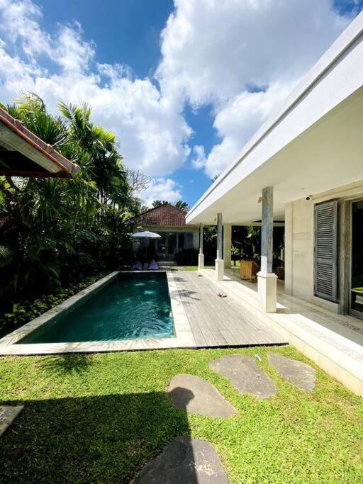 Villa Biru - 500M Batubelig Beach 캉구 외부 사진