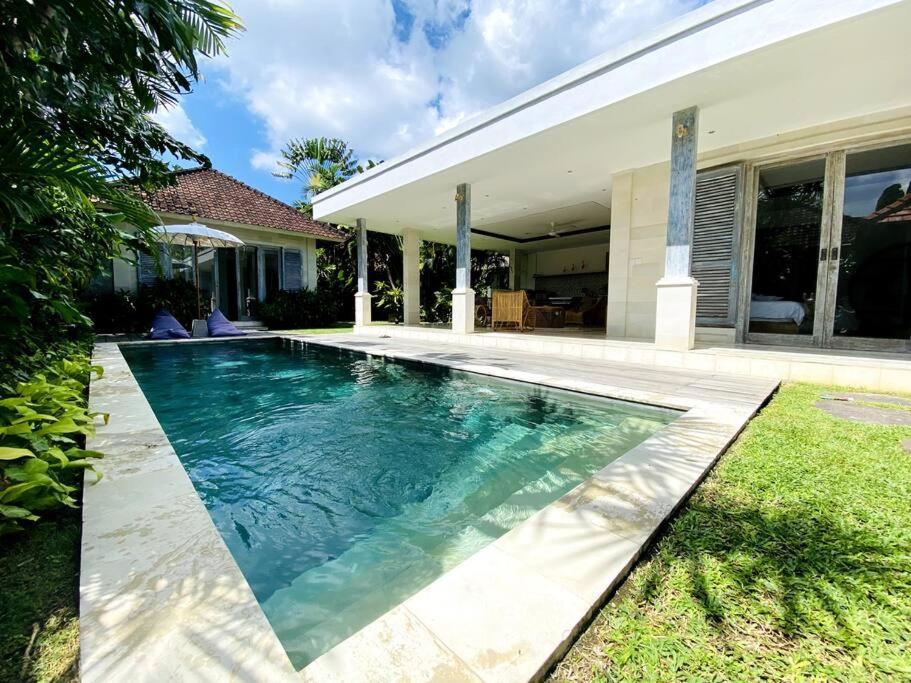 Villa Biru - 500M Batubelig Beach 캉구 외부 사진